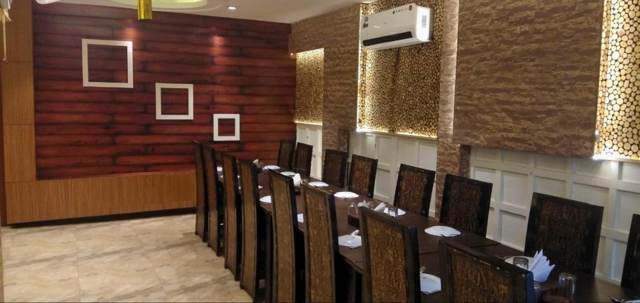 Hotel Yash Inn Mirzapur Екстер'єр фото